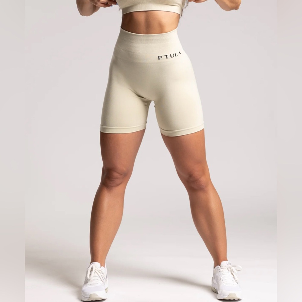 P’tula Seamless Short : 6" size Medium New in package